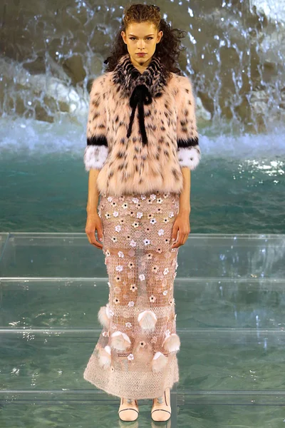 Look 11
